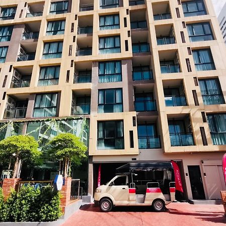 Ten Ekamai Residences Bangkok Bagian luar foto