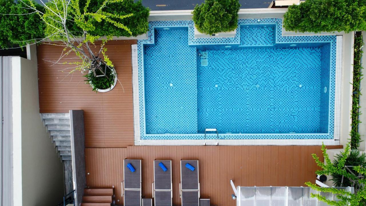 Ten Ekamai Residences Bangkok Bagian luar foto