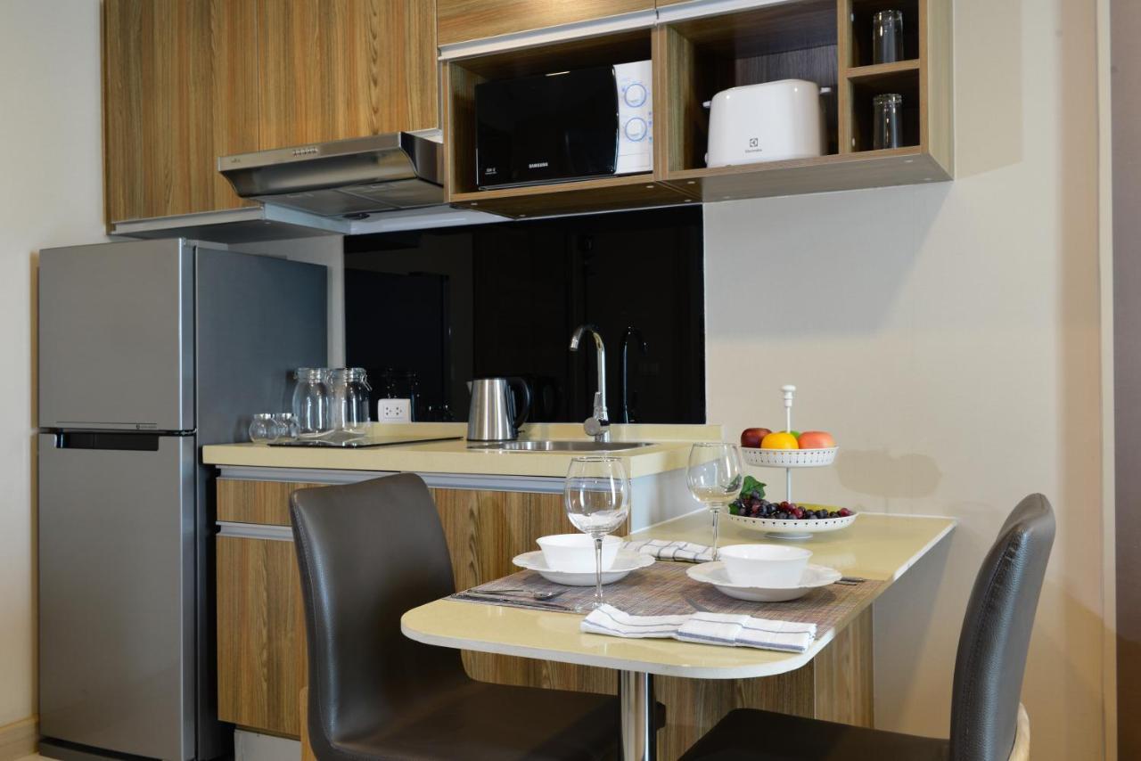 Ten Ekamai Residences Bangkok Bagian luar foto