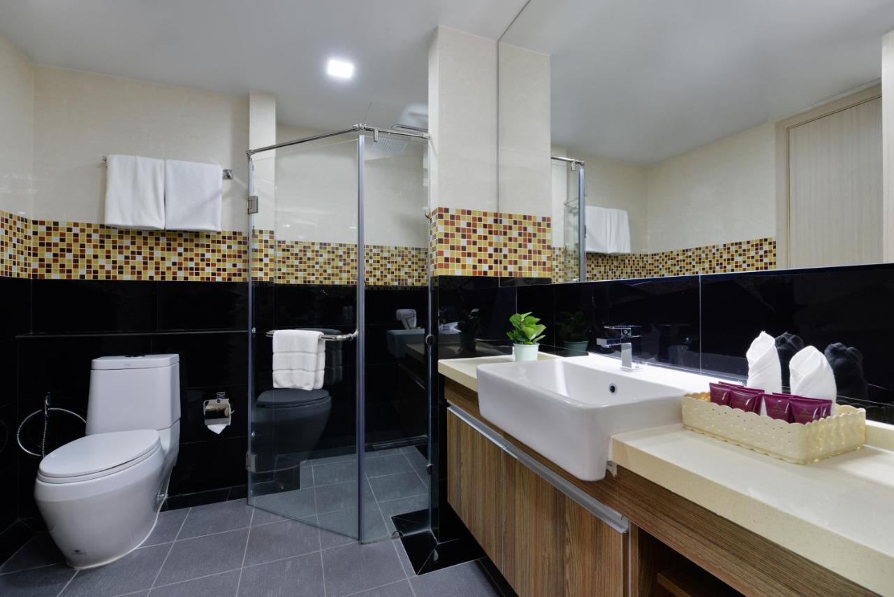 Ten Ekamai Residences Bangkok Bagian luar foto