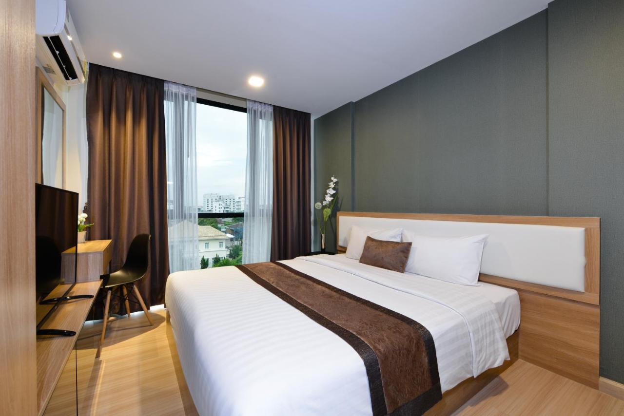 Ten Ekamai Residences Bangkok Bagian luar foto