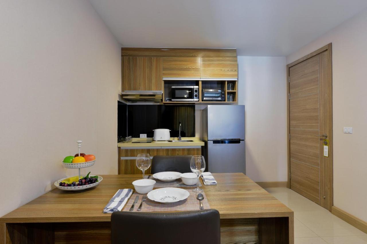 Ten Ekamai Residences Bangkok Bagian luar foto