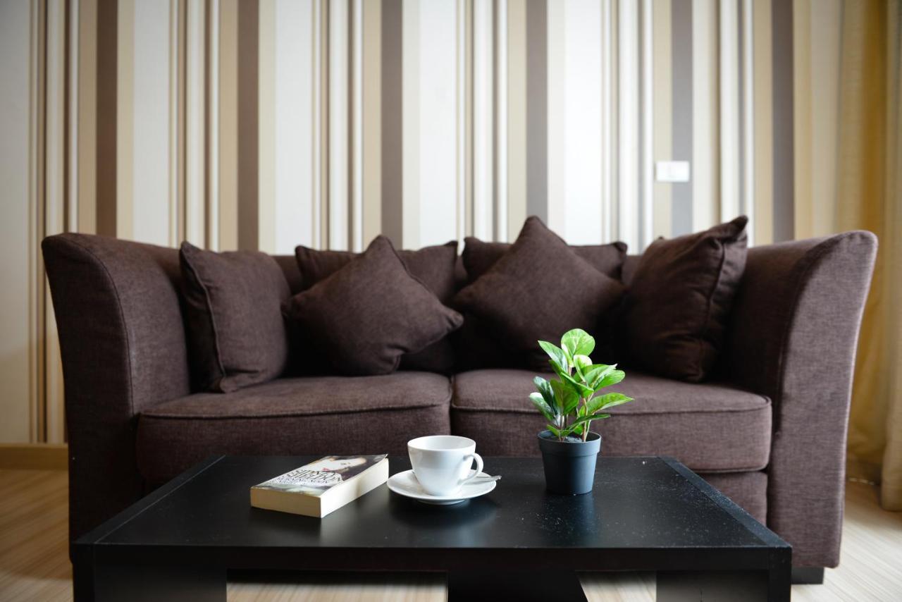 Ten Ekamai Residences Bangkok Bagian luar foto