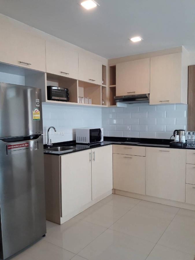 Ten Ekamai Residences Bangkok Bagian luar foto