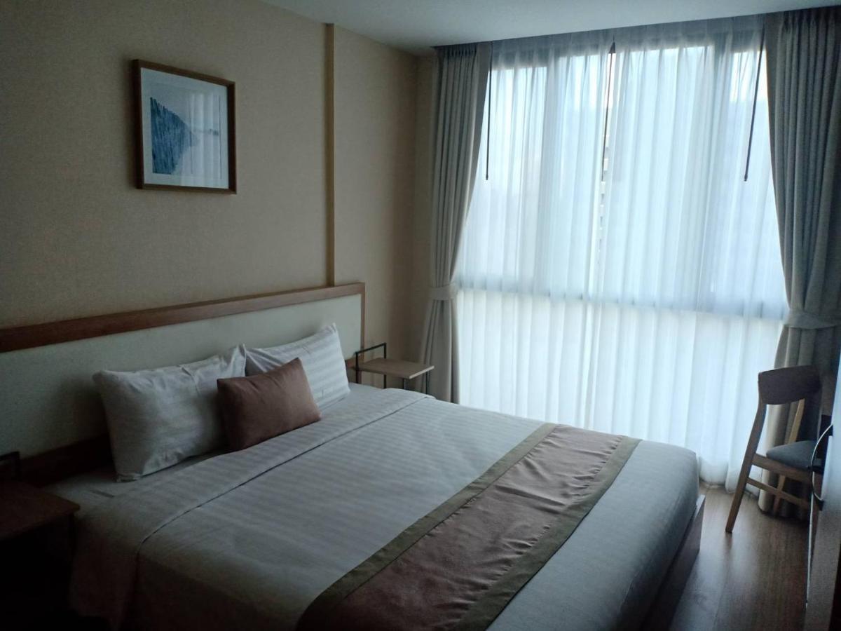 Ten Ekamai Residences Bangkok Bagian luar foto