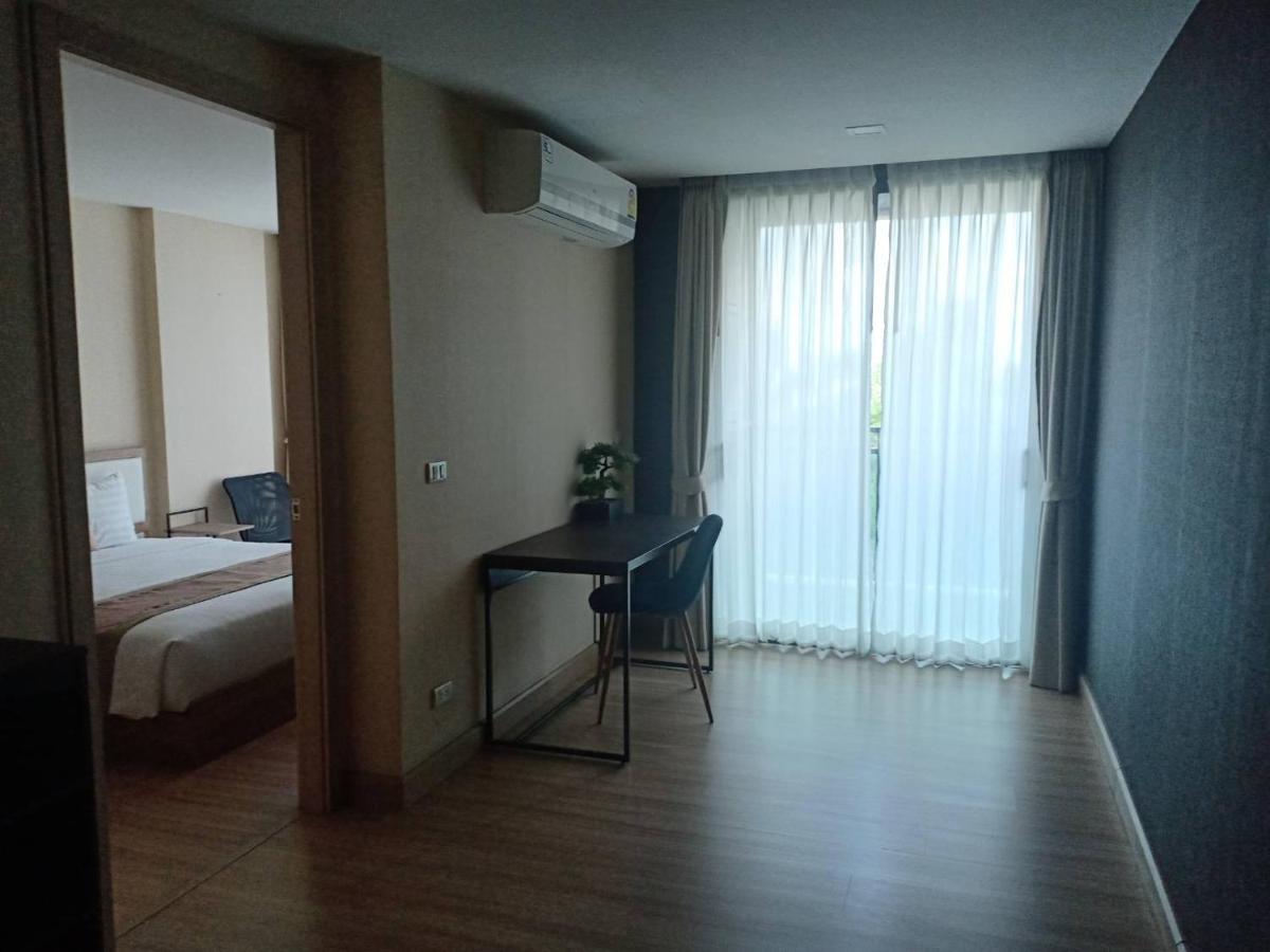 Ten Ekamai Residences Bangkok Bagian luar foto