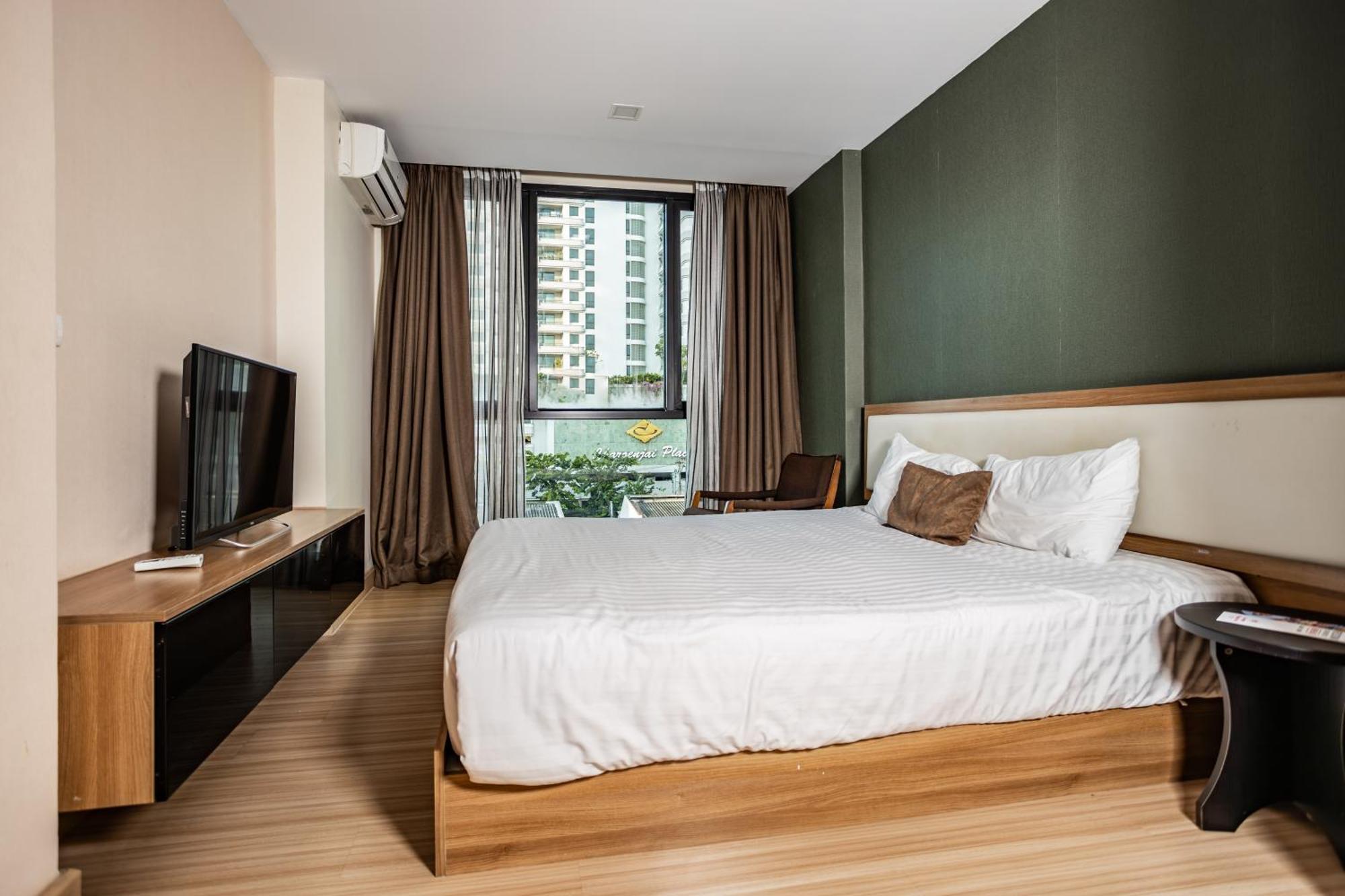 Ten Ekamai Residences Bangkok Bagian luar foto