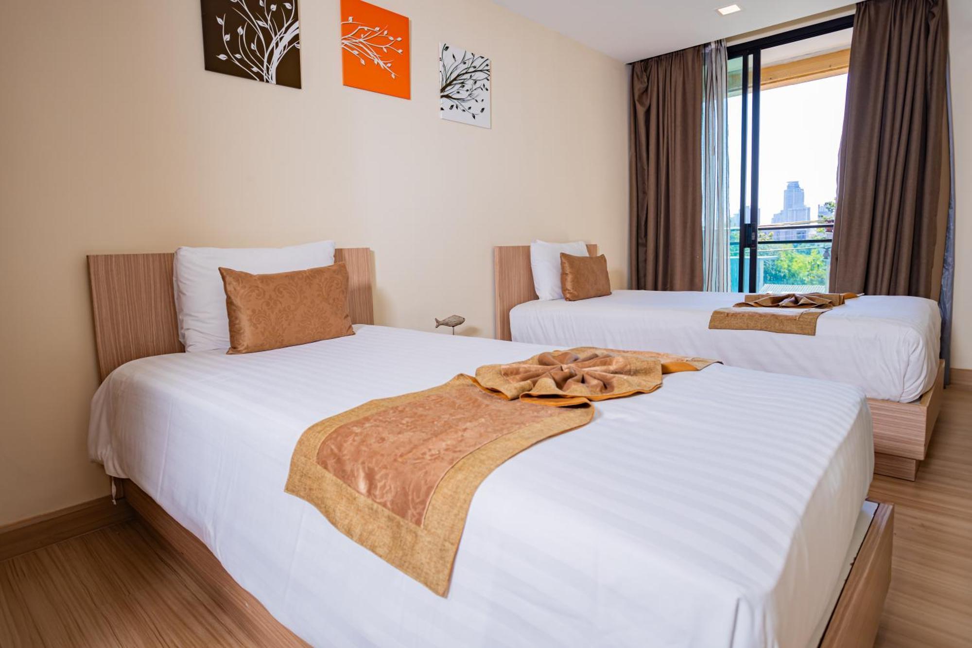Ten Ekamai Residences Bangkok Bagian luar foto