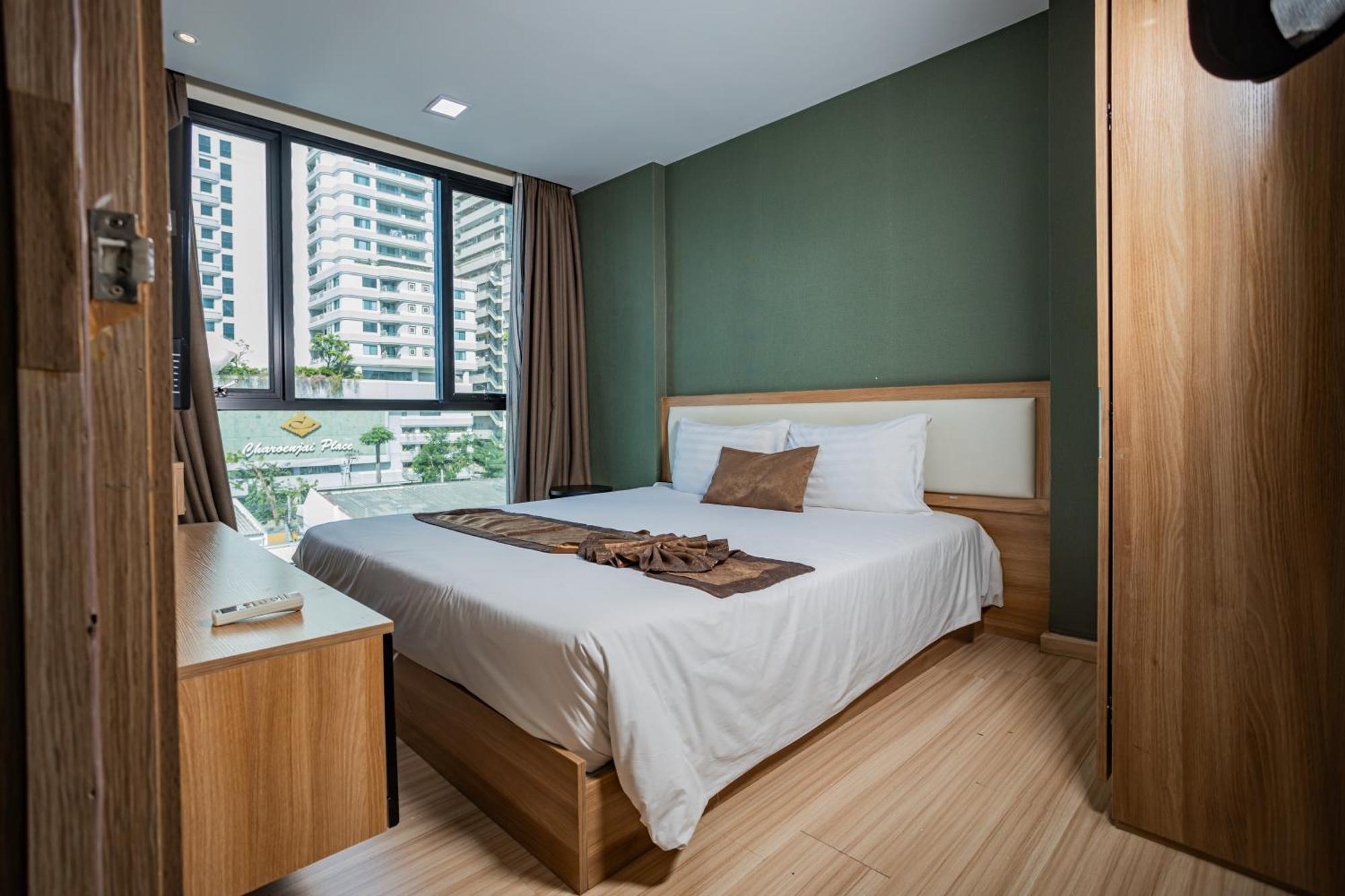 Ten Ekamai Residences Bangkok Bagian luar foto
