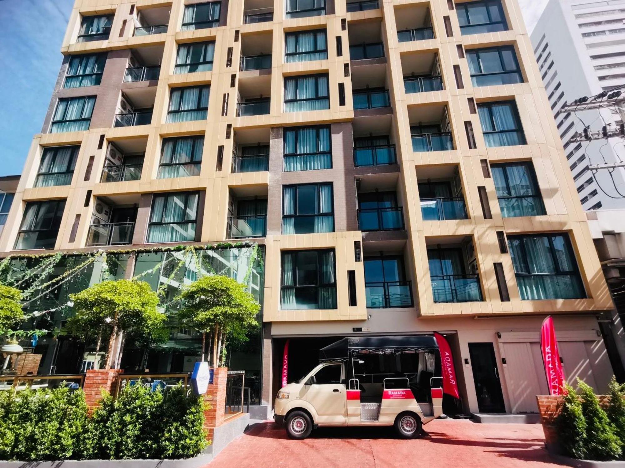 Ten Ekamai Residences Bangkok Bagian luar foto