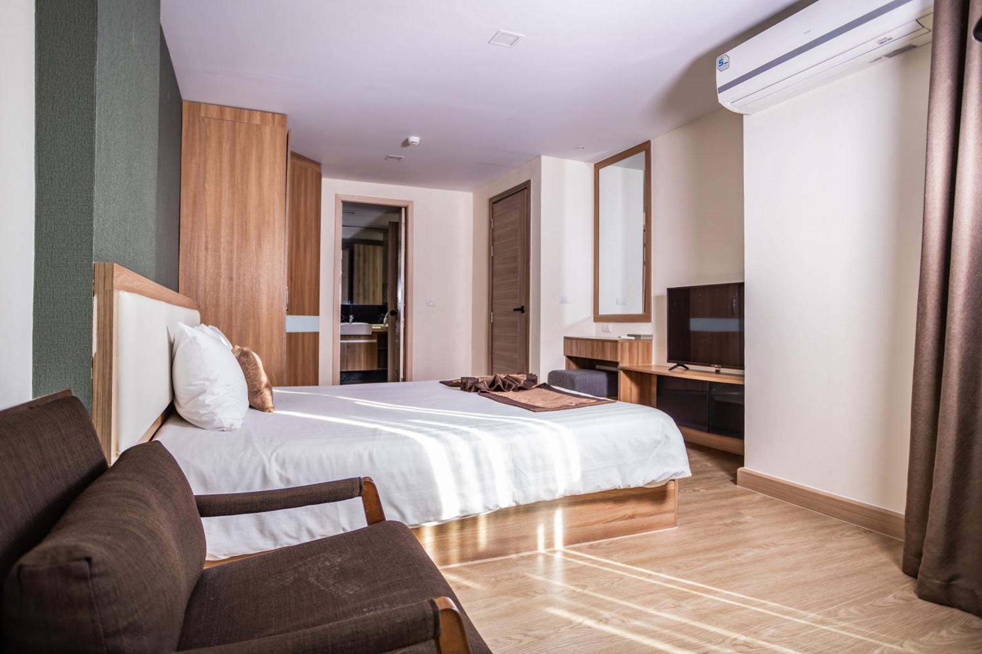 Ten Ekamai Residences Bangkok Bagian luar foto
