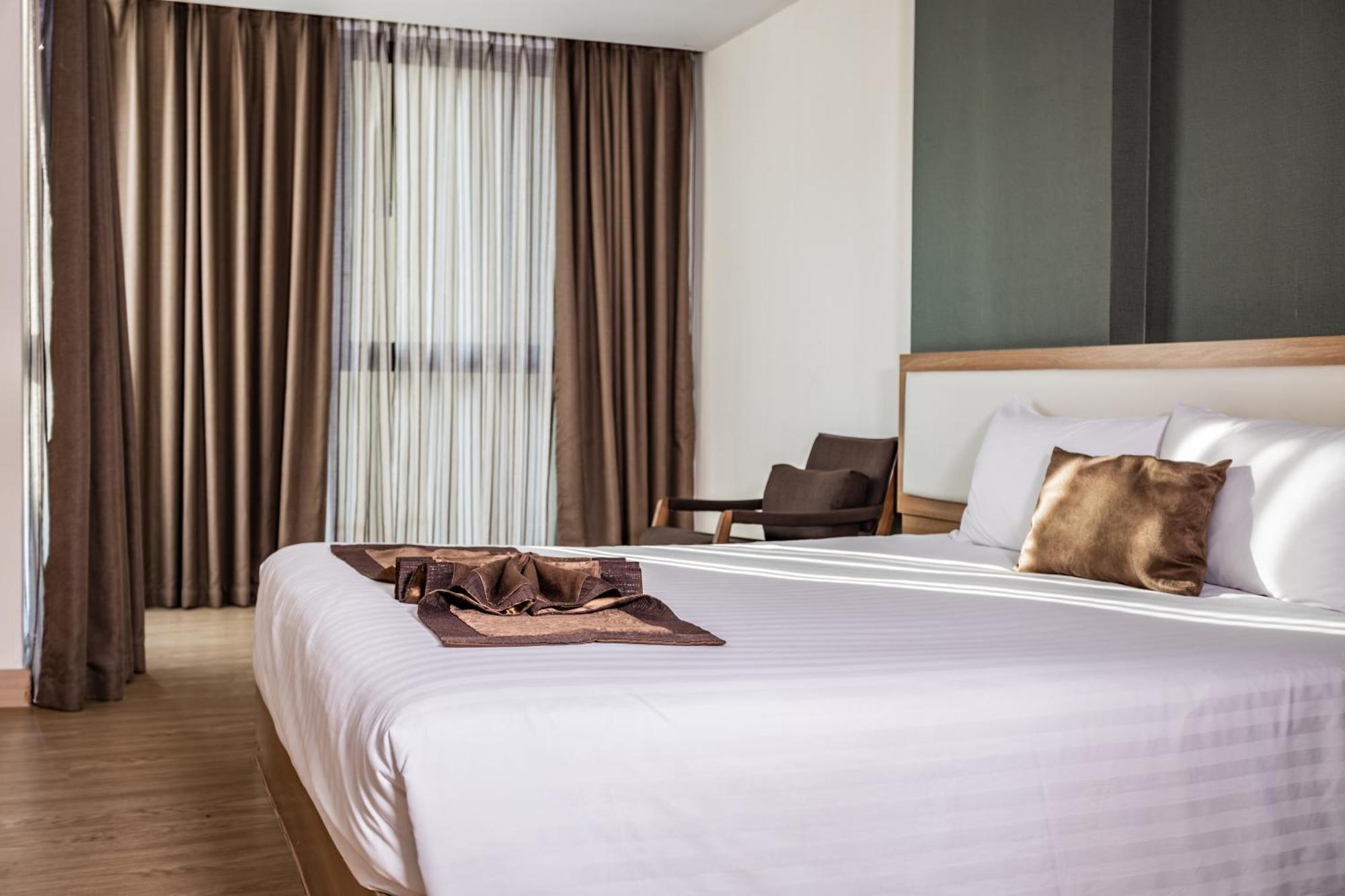 Ten Ekamai Residences Bangkok Bagian luar foto