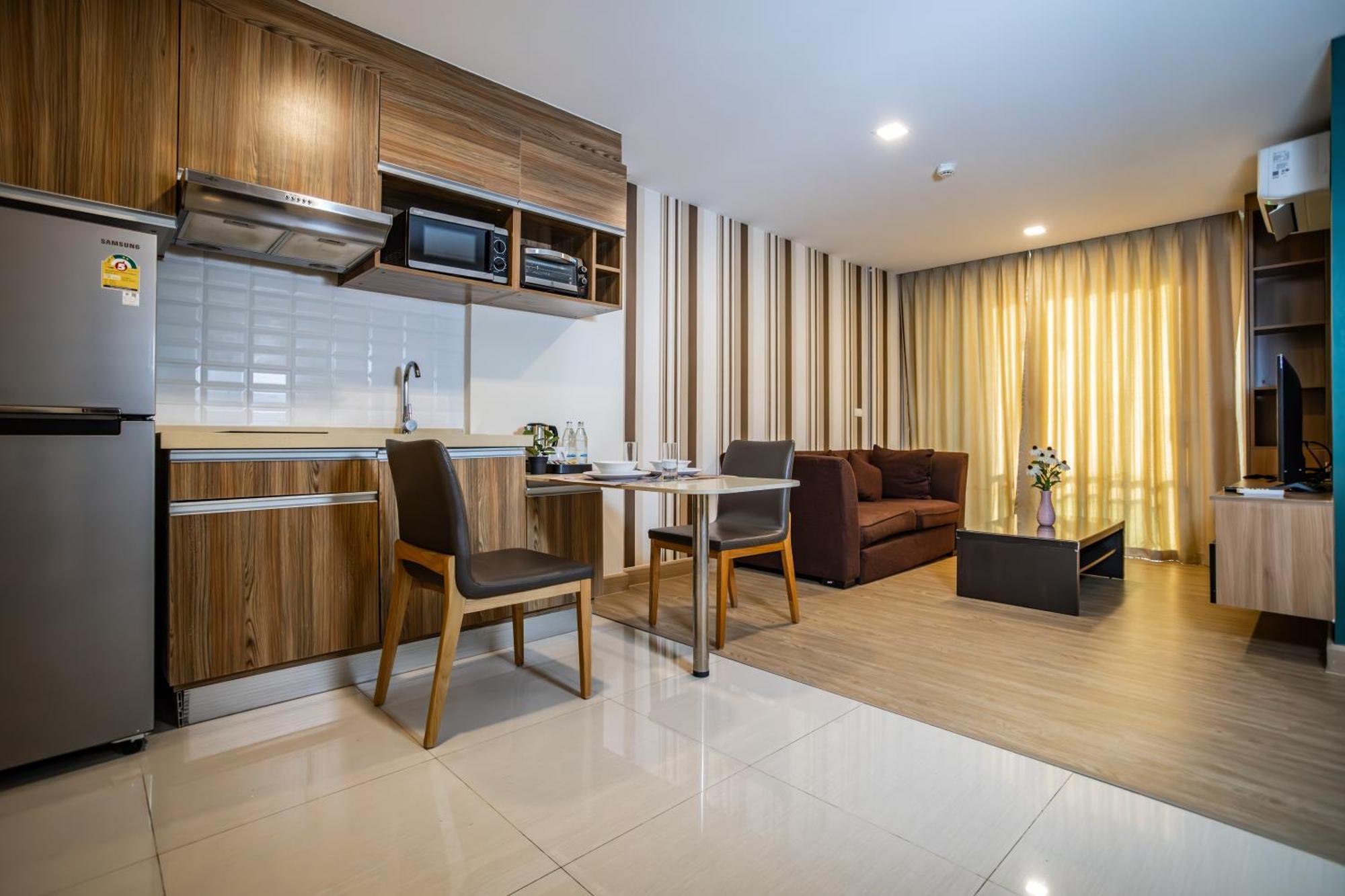 Ten Ekamai Residences Bangkok Bagian luar foto