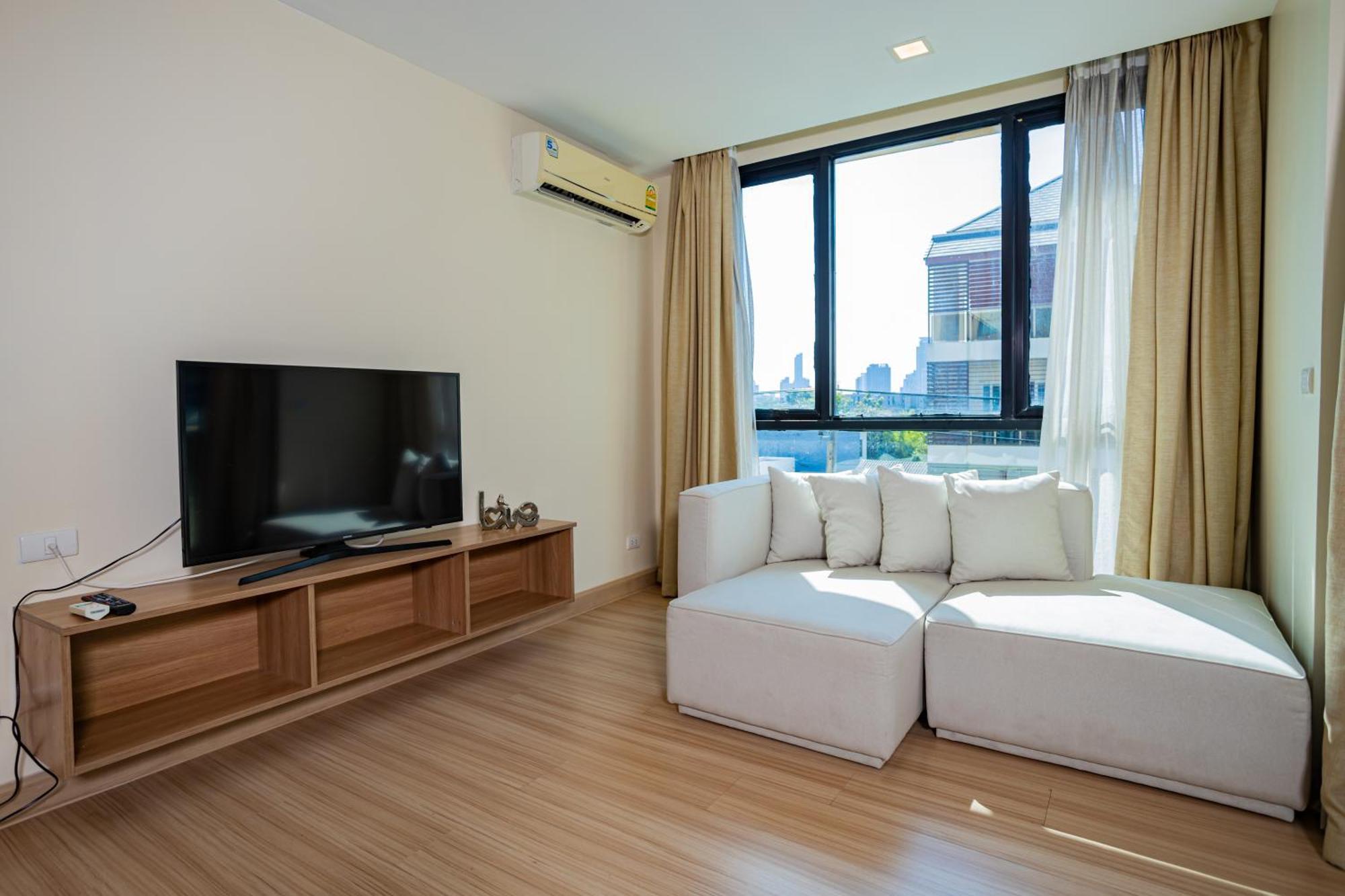 Ten Ekamai Residences Bangkok Bagian luar foto