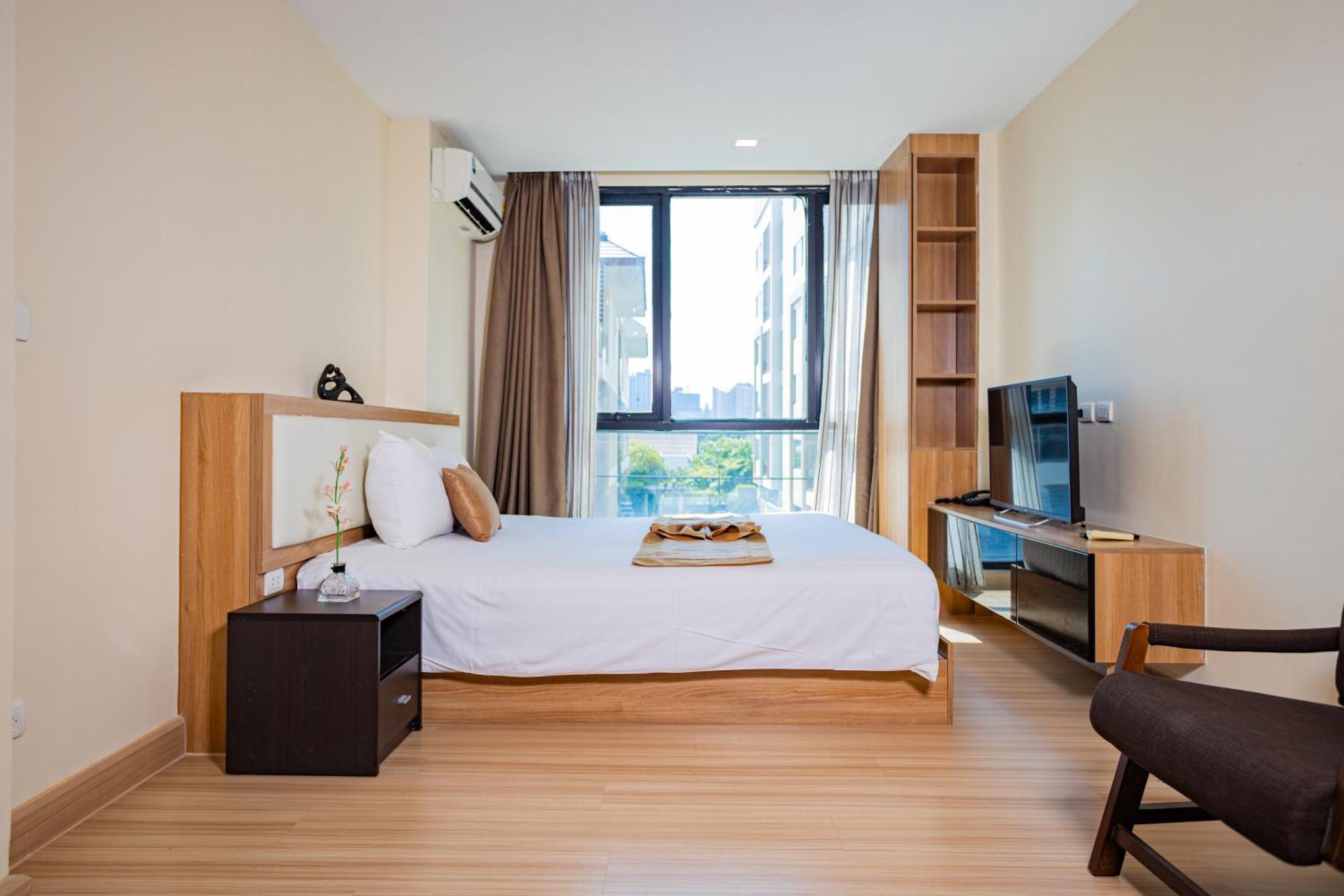 Ten Ekamai Residences Bangkok Bagian luar foto