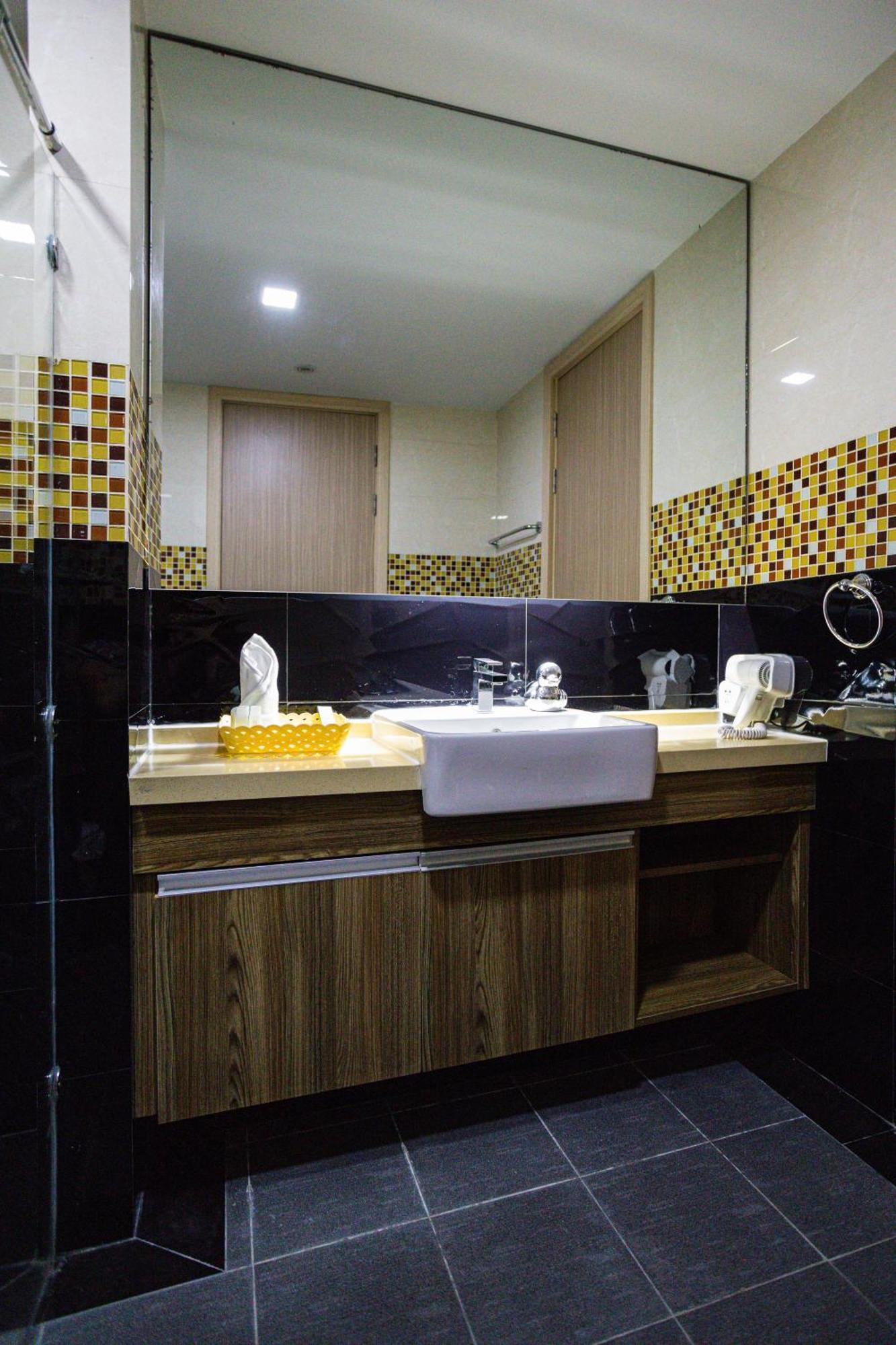 Ten Ekamai Residences Bangkok Bagian luar foto