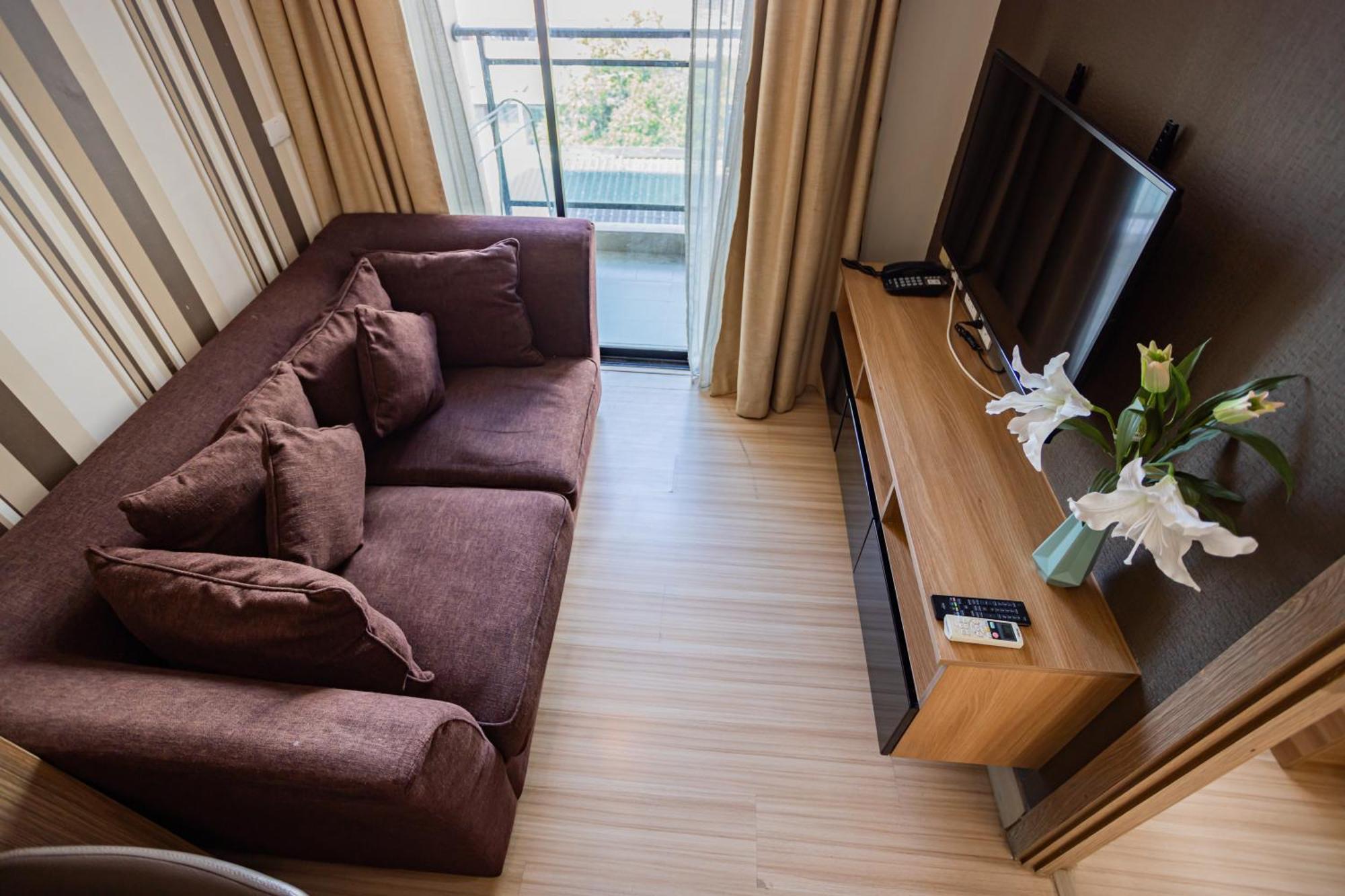 Ten Ekamai Residences Bangkok Bagian luar foto