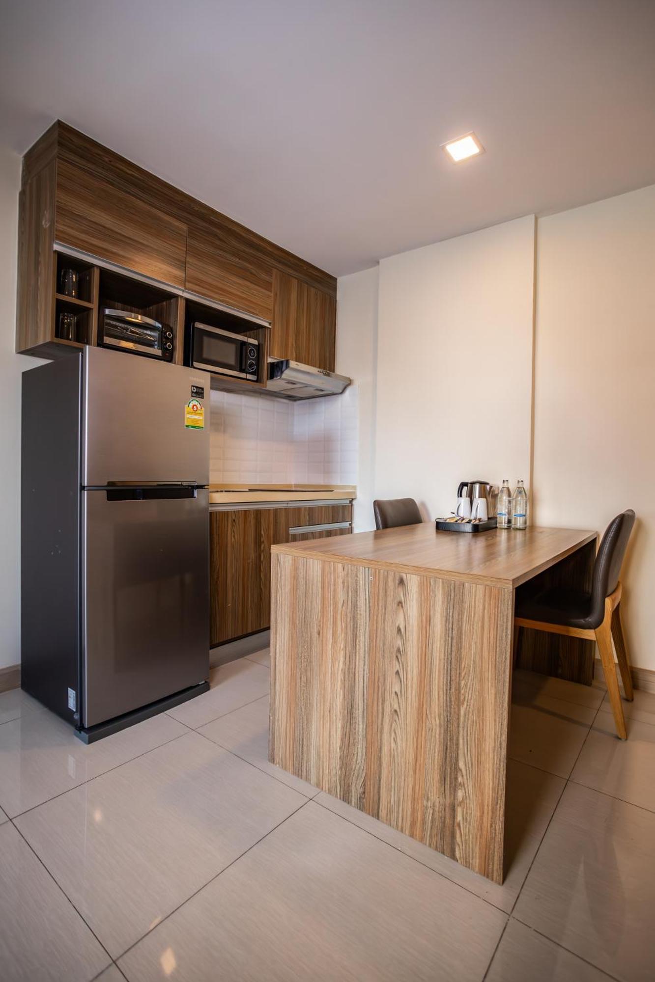Ten Ekamai Residences Bangkok Bagian luar foto