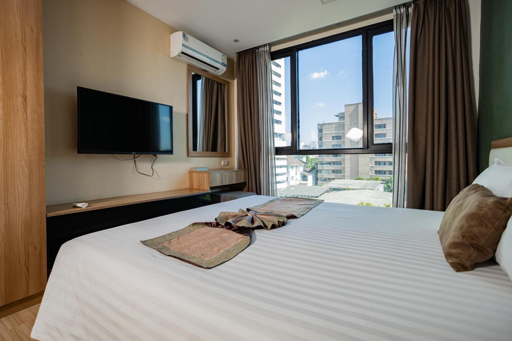 Ten Ekamai Residences Bangkok Bagian luar foto