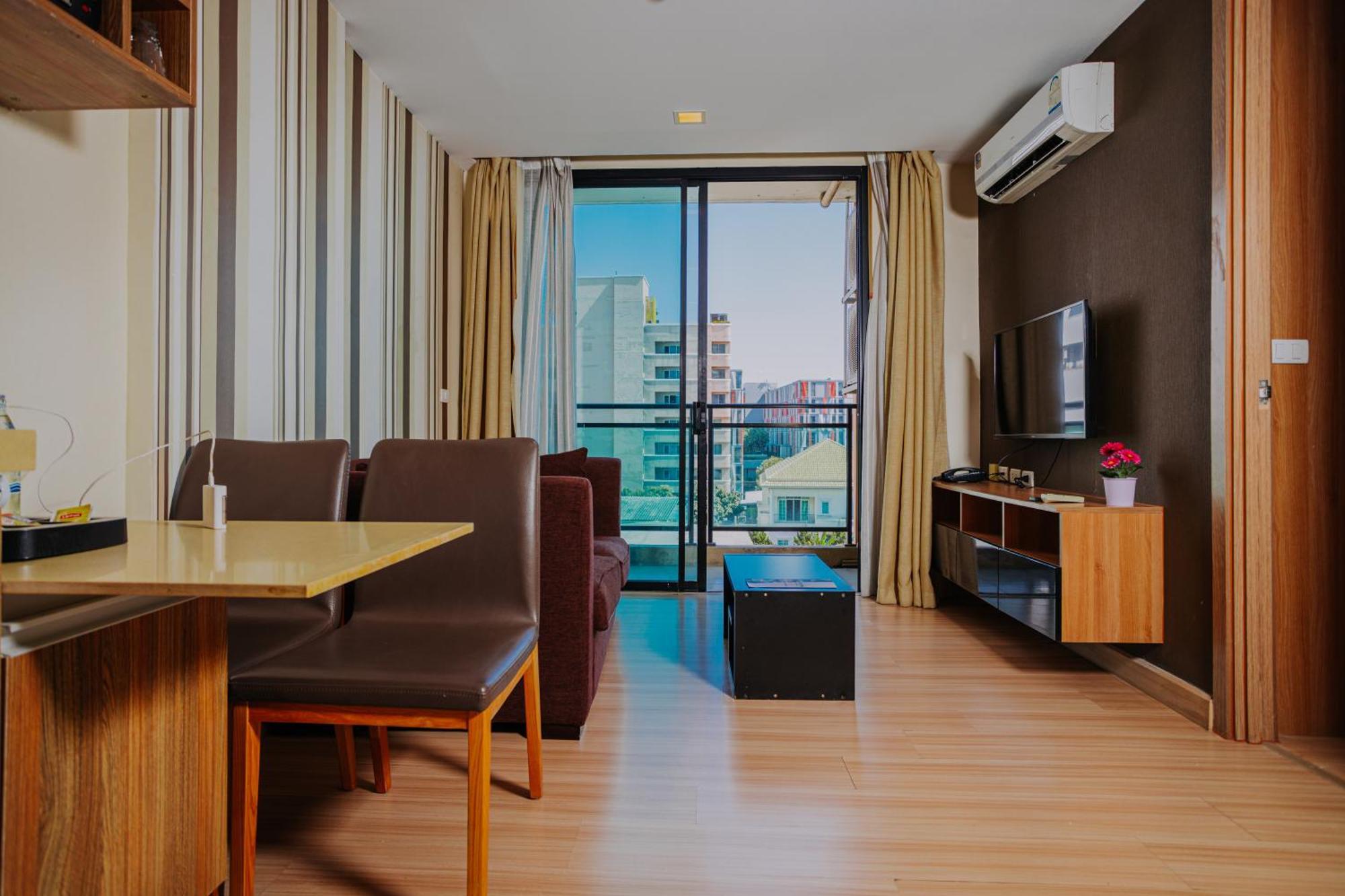 Ten Ekamai Residences Bangkok Bagian luar foto