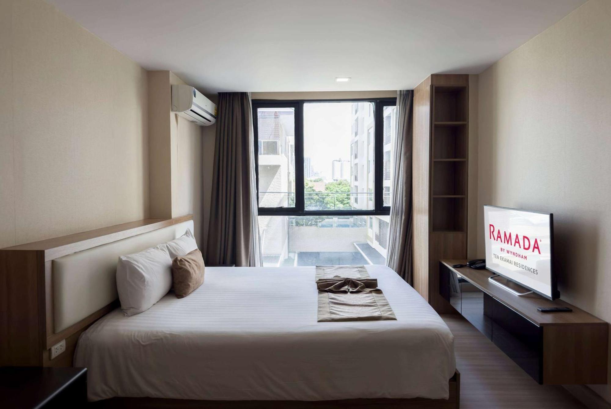 Ten Ekamai Residences Bangkok Bagian luar foto