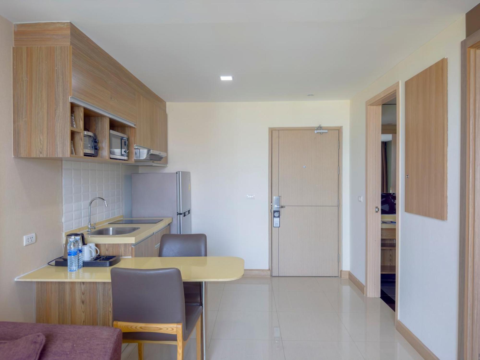 Ten Ekamai Residences Bangkok Bagian luar foto