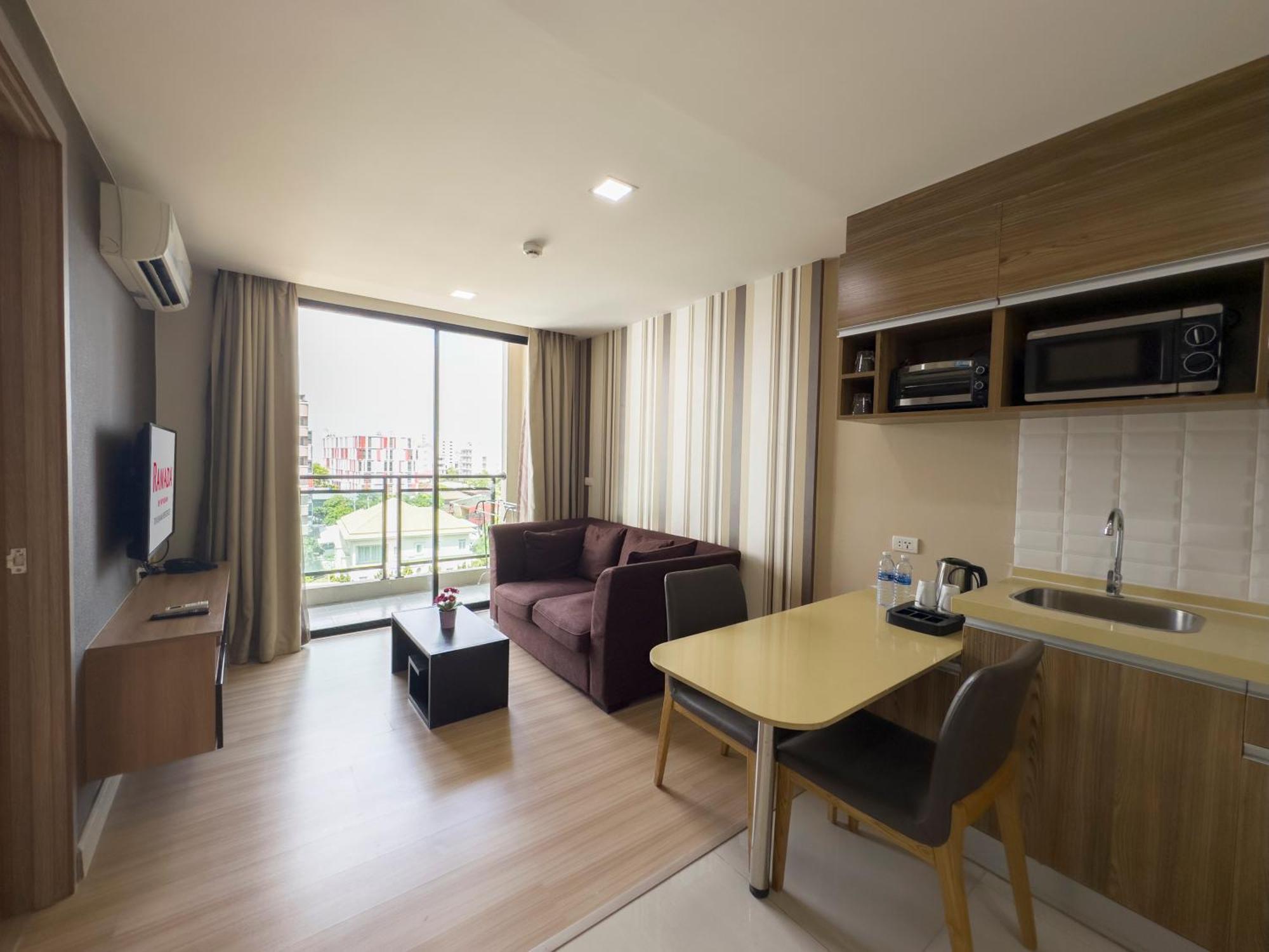 Ten Ekamai Residences Bangkok Bagian luar foto