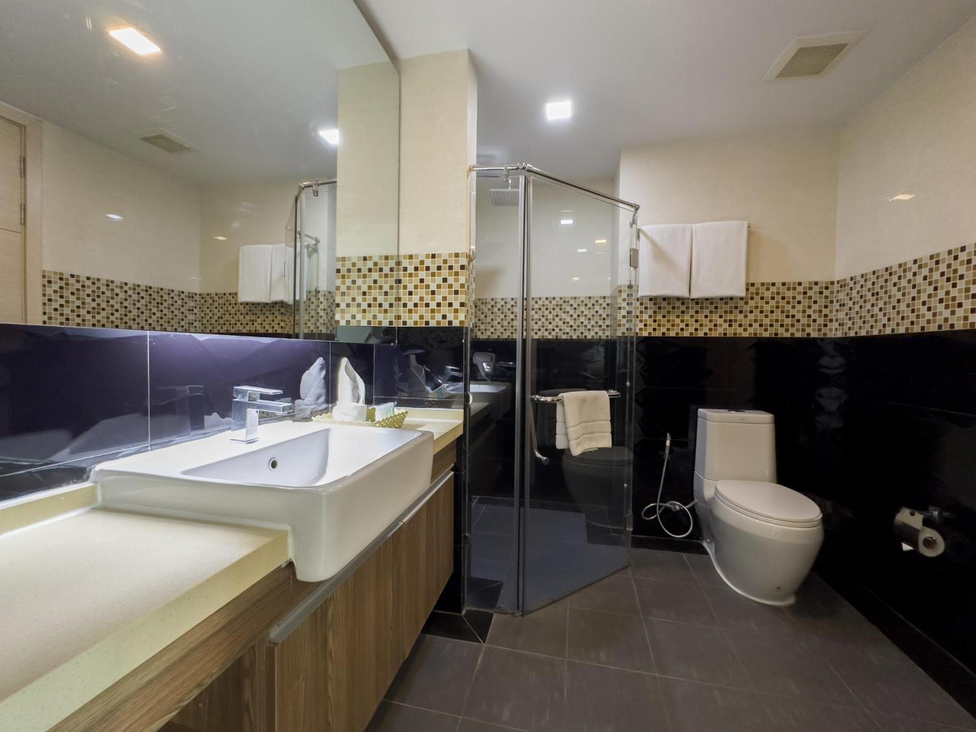 Ten Ekamai Residences Bangkok Bagian luar foto