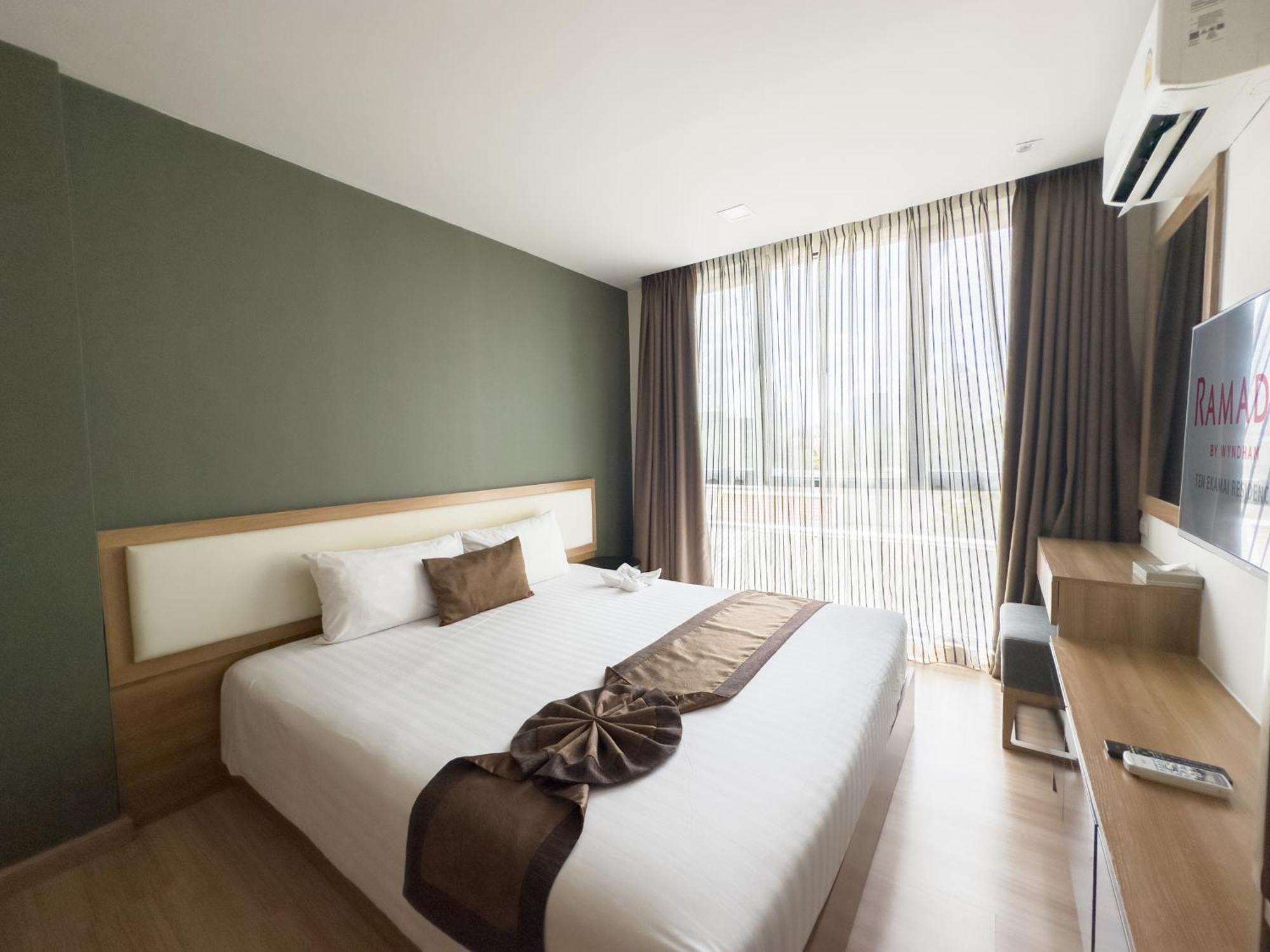 Ten Ekamai Residences Bangkok Bagian luar foto